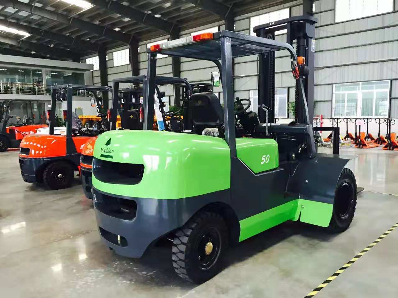 叉车设备搬运该注意什么地方呢?