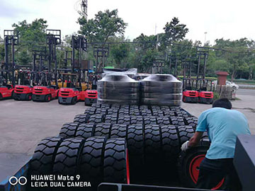 叉车实心轮胎受损后如何应急处理?