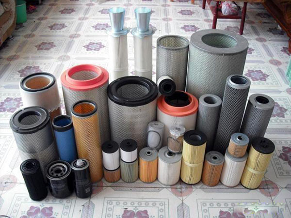 叉车汽油滤清器的维护