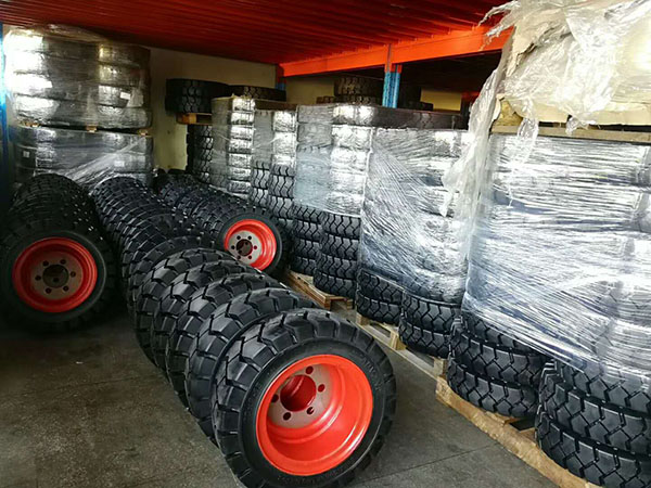 叉车轮胎充气的时候需要注意哪些事项呢？