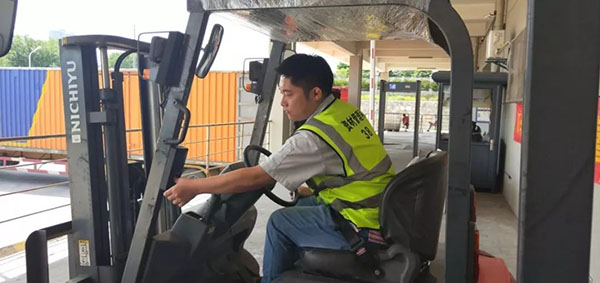 叉车作业,规范先行