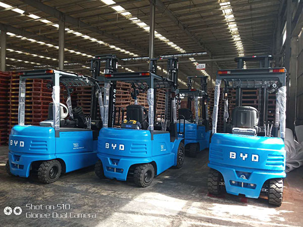 针对电动叉车四大组件的检查,教你保养的技巧