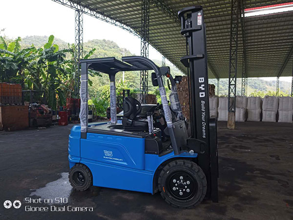 针对电动叉车四大组件的检查,教你保养的技巧