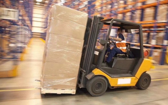 不管是谁,都应该关注叉车操作员安全意识的提示