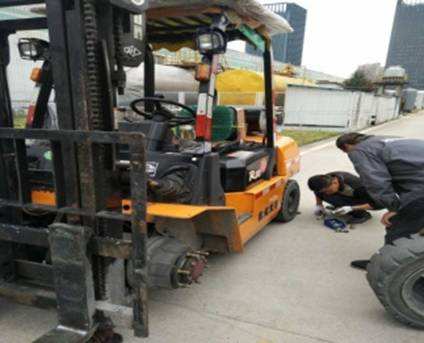 叉车轮胎更换标准,叉车轮胎怎么换,叉车轮胎的规格型号