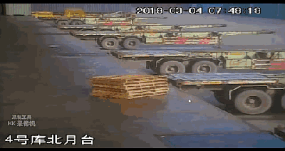 动图 | 开叉车还敢不系安全带?看看这个吧！