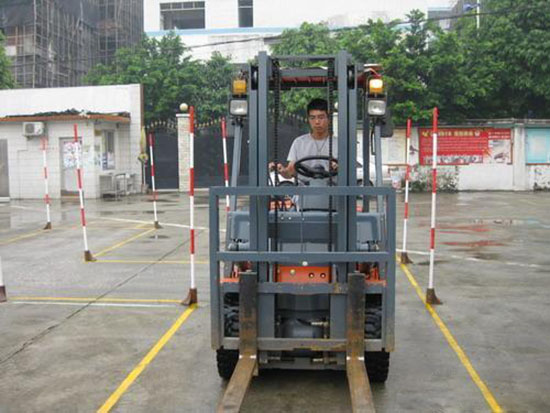 叉车证怎么考,在哪里报名,考个叉车证需要多少钱