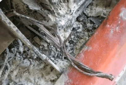 实拍泰国一工厂叉车意外起火瞬间,大火烟雾弥漫