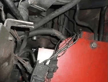 实拍泰国一工厂叉车意外起火瞬间,大火烟雾弥漫