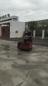 为什么大多数汽车采用前轮转向而叉车采用后轮转向?