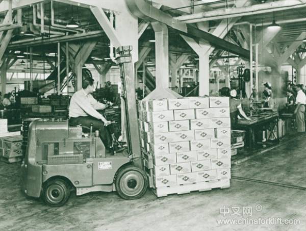 世界上第一台叉车的来龙去脉