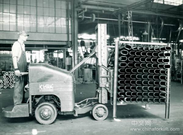 世界上第一台叉车的来龙去脉